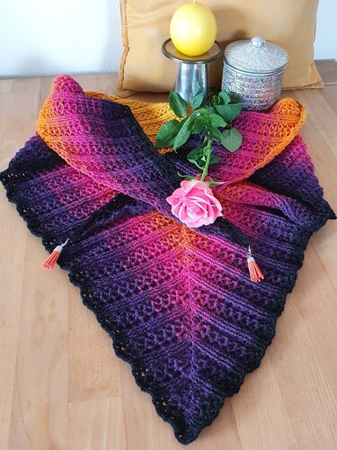 Fancy Frieda - Häkelanleitung traumhaftes Dreieckstuch