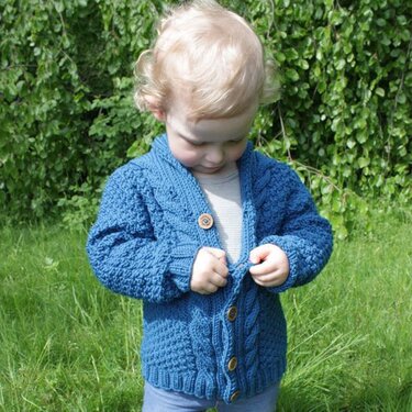 Strickanleitung Kinderjacke mit Schalkragen "Bozen" 760087 - Stricken
