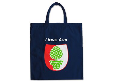 Dunkelblaue Tragetasche mit weißem Schriftzug 'I love Aux' und rot-weißem Schild mit grünem Ornament
