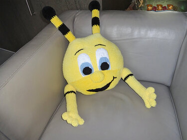 Kuschel Kissen ANNA Bienchen - gehäkelt von Dadade - Häkeln