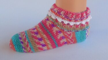 Strickanleitung Kindersneakers mit Spitzenrand Gr. 30 - 33