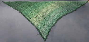 Braid-Parade Dreieckstuch mit Zöpfen - Häkeln