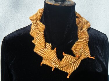 knitting pattern Necklace "dragons child"