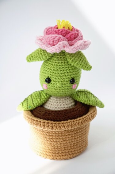 Pattern Peony in Flower Pot - Crochet