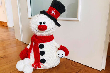 Fantastisches Trio "Schneemann Türstopper" Häkelanleitung