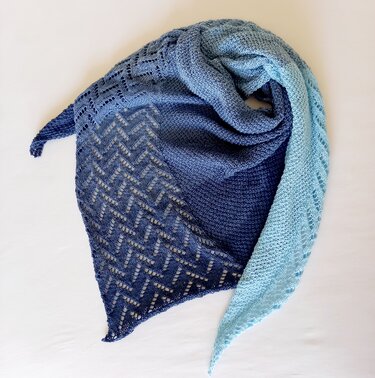 knitting pattern for the triangular scarf "Mariella"