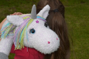 - STELLA - XXL Kuschel-Einhorn häkeln,  flauschiges Einhorn, Plüschtier