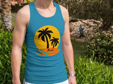 Plottmotiv auf türkisfarbenem Tanktop: gelbe Sonnenscheibe, schwarze Palmen und orangefarbenes Surfboard