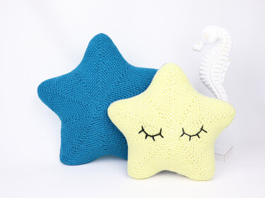 Two pillows (music box) "Lucky star" (2 Sizes, knitted look) - Crochet