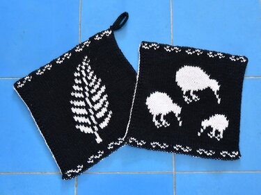 Double Knitting Pattern Potholders "Kiwi Love"