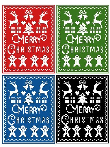 Vier Pixelhäkelmotive (Rot, Grün, Blau, Schwarz) mit weißen Rentieren, Tannenbaum, Geschenken, Lebkuchenmännern und 'Merry Christmas'.