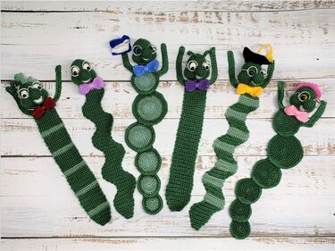 Crochet pattern bookmark bookworm