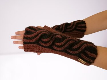 Fingerless Gloves with braids. Crochet pattern