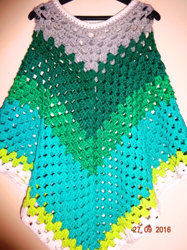 Poncho toll als Wollresteverwertung - Häkeln