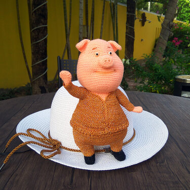 Amigurumi pattern for a dancing Gunter pig. Crochet piglet