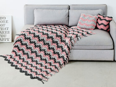 HÄKELDECKE MIT KISSEN - Häkeln