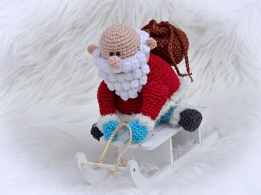 Schlitten fahren Set 2 - Nikolaus Weihnachtsmann sitzend - Häkeln