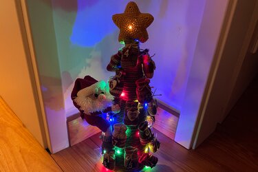 Weihnachtsmann mit Adventskalender Häkelanleitung Amigurumi