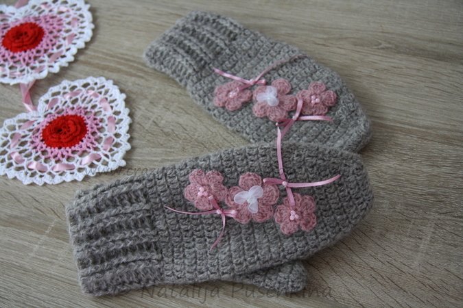 Hand crochet Gloves, crochet pattern - Romantic 
