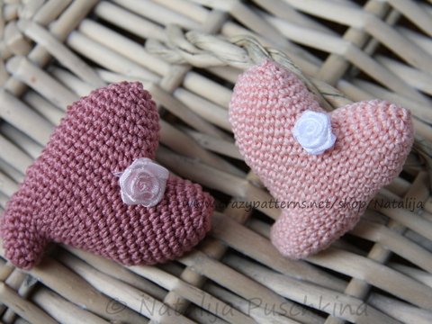 Anleitung zum Häkeln von Herz-Schlüsselanhängern