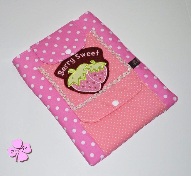 Rosa gepunktete Utensilo-Tasche mit Klappe, Fronttasche und Erdbeer-Applikation