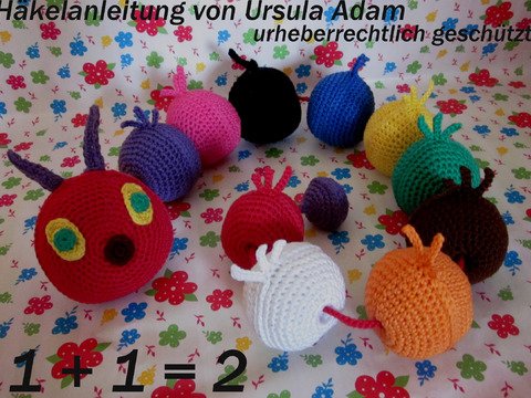 Ein kleine bunte Raupe mit beweglichen Kugeln