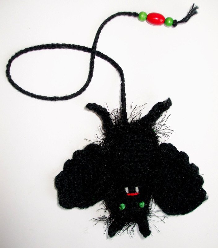 Häkelanleitung für eine kleine Fledermaus als Lesezeichen, Geschenkanhänger oder Dekoration - Bild 2