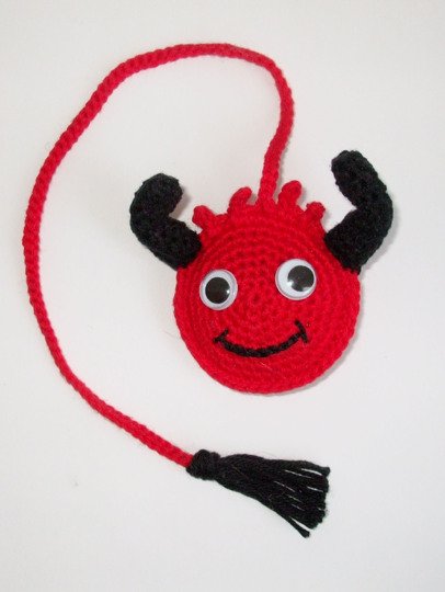 Häkelanleitung für einen kleinen TEUFEL als Lesezeichen Geschenkanhänger oder einfach als Deko