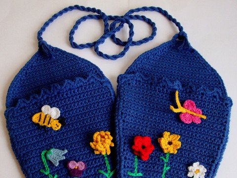 Häkelanleitung für einen Topflappen mit Häkelblumen ( Hornveilchen, Mohnblume, Ringelblume, Glockenblume und Gänseblümchen) Schmetterling und Biene 