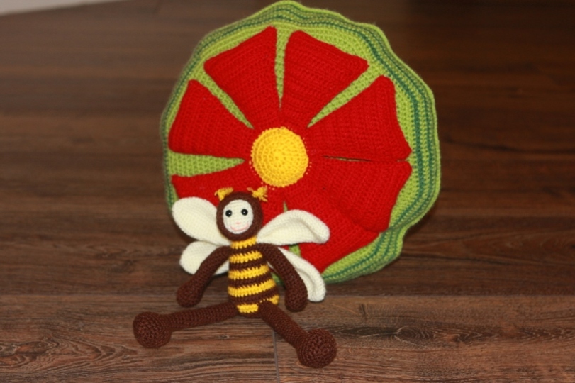 Sumsebrumm und das Blumenkissen - Amigurumi Häkelanleitungen Set