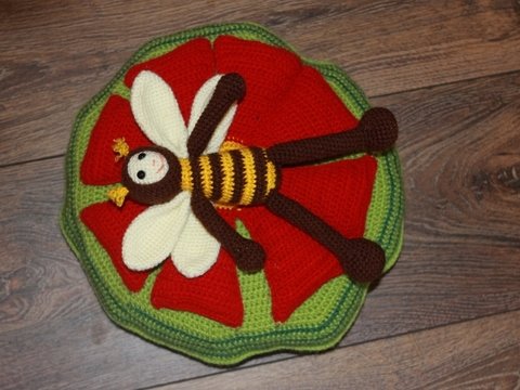 Sumsebrumm und das Blumenkissen - Amigurumi Häkelanleitungen Set