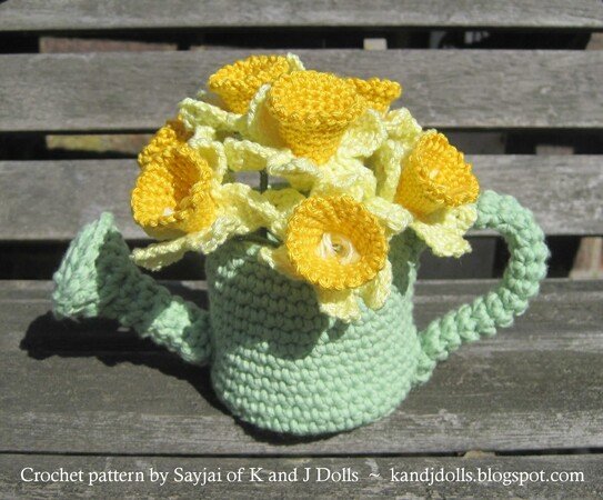 Osterglocken und Frühlingsfee - Amigurumi Häkelanleitung mit Narzissen