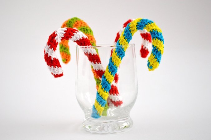 Crochet candy cane - Christmas classic