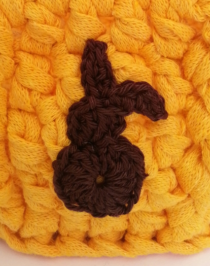 Häkelkorb in 2 Varianten: Geschenkkorb mit Herzen und Osterkorb mit Häschen