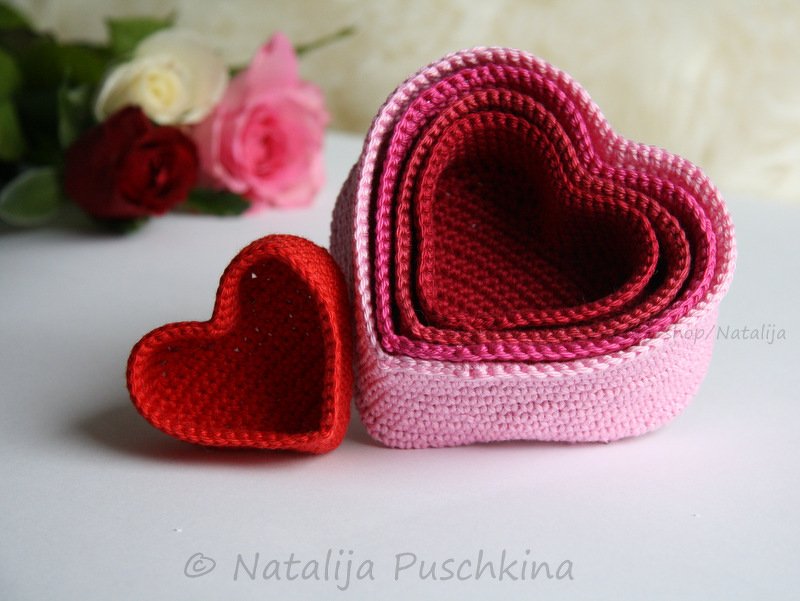 Anleitung f&uuml;r 5 geh&auml;kelte K&ouml;rbchen 'Herz'