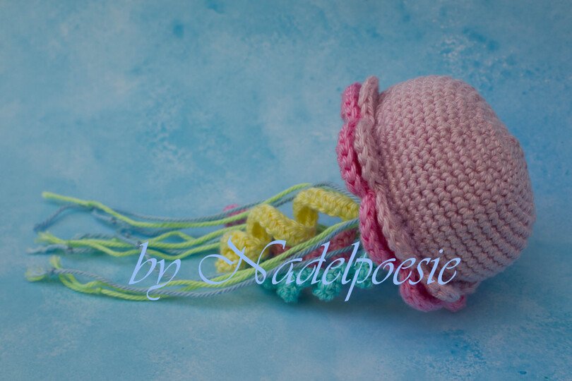 Gwen and Quentin the jellyfishes crochet pattern amigurumi