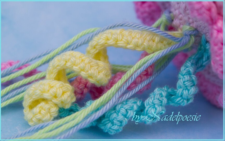 Gwen and Quentin the jellyfishes crochet pattern amigurumi