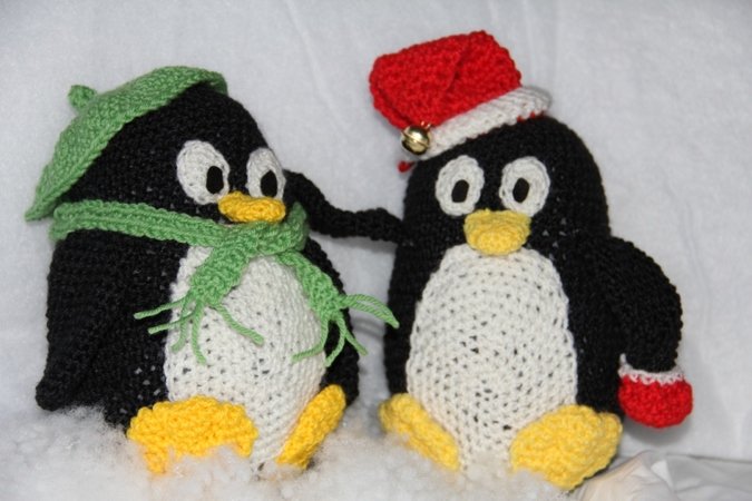 pinguin-h-keln-mit-schal-m-tzen-dabei