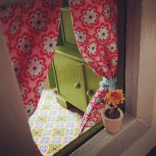 Gardinen für das Puppenhaus - Nähanleitung & Schnittmuster kostenlos