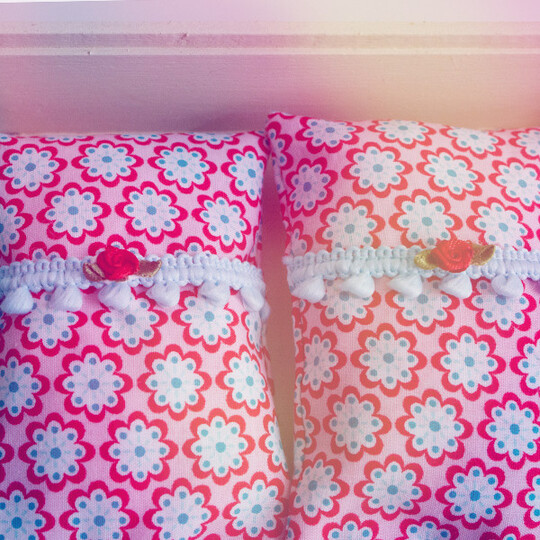 Bettwäsche für das Puppenhaus - Nähanleitung & Schnittmuster kostenlos