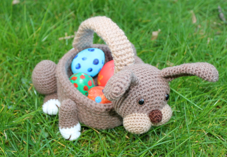 Crochet a Bunny Easter Basket – with Bunny Head and Handle (EN & DE)