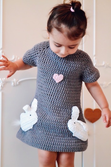 Mädchen Kleid Verliebte Hasen Häkelanleitung  PDF