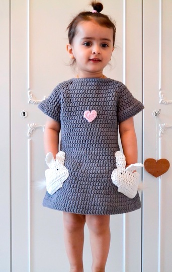 Mädchen Kleid Verliebte Hasen Häkelanleitung  PDF