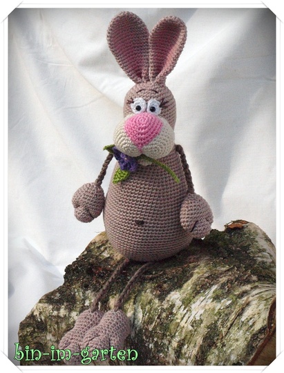 Kantensitzer Hase - Häkelanleitung 