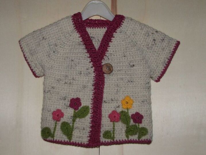 Häkelwestchen Frühling mit Raglan-Ärmeln