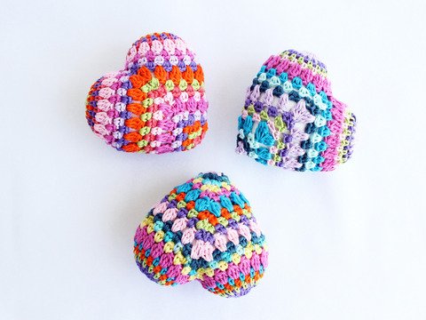 Deko: Bunte Herzen, 8 x 9 cm