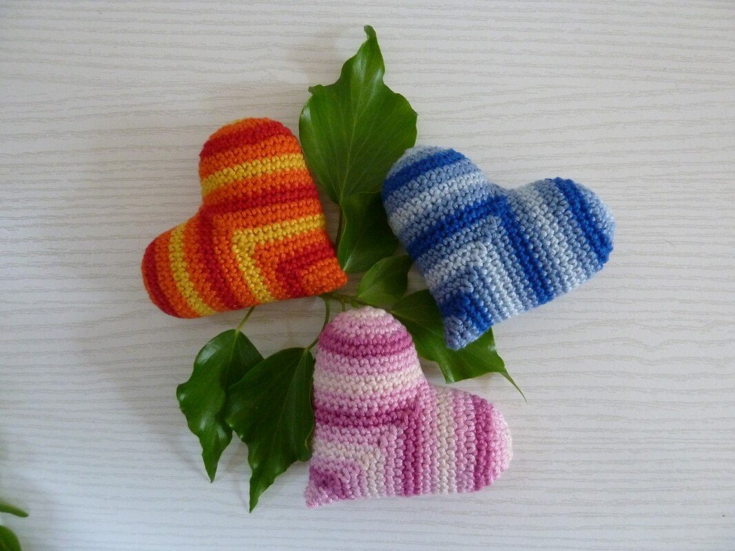 Gehäkeltes Herz in drei verschiedenen Farben - Bild 2