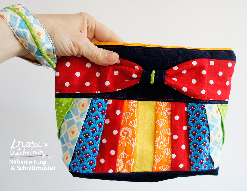 Ebook Clutch mit Plissee und Schleife