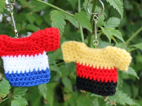 E-Book WM Trikot als Schlüsselanhänger, Taschen- oder Spiegelbaumeler, Flaschenmarkierer