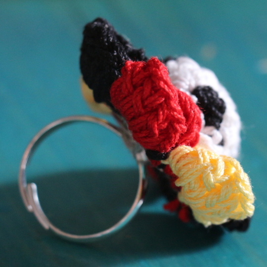 Fußball WM-Finger-Ring in Landesfarben mit niedlichem Fußball in 3D-Op